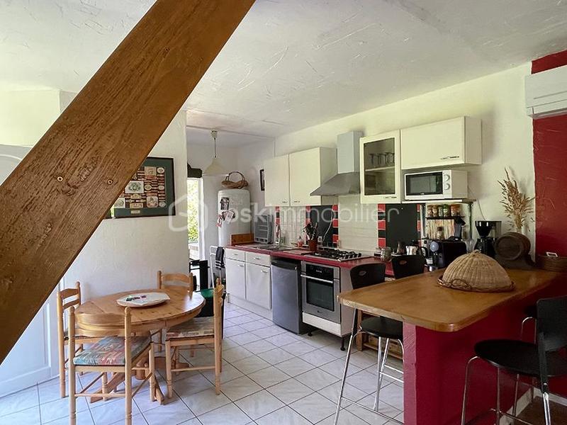 Demeure - 222 m² - 8 pièces