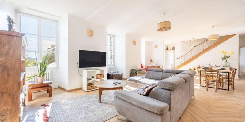 Maison - 230 m² - 6 pièces