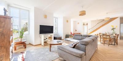 Maison - 230 m² - 6 pièces