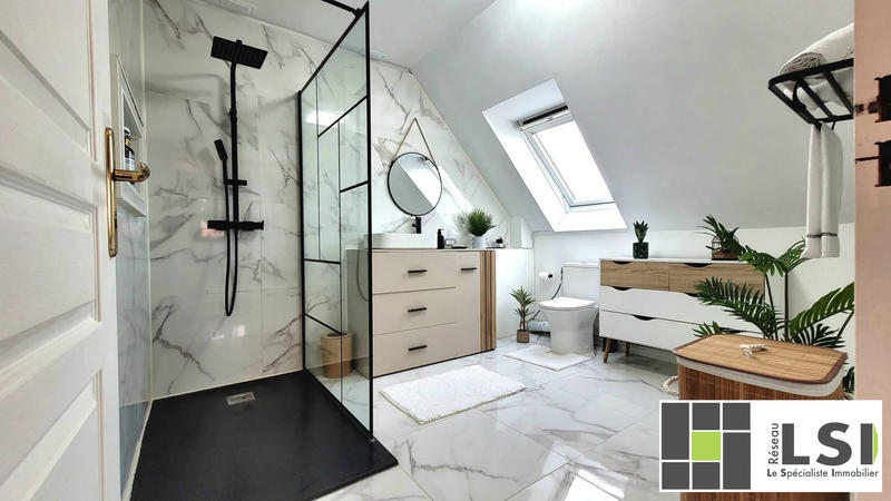 Maison - 122 m² - 9 pièces