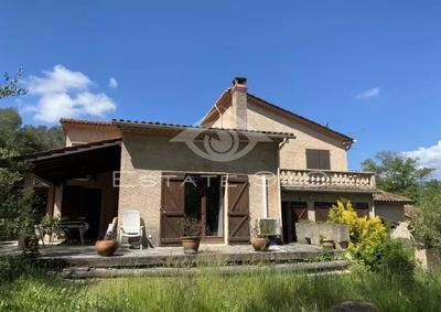 Villa - 215 m² - 9 pièces