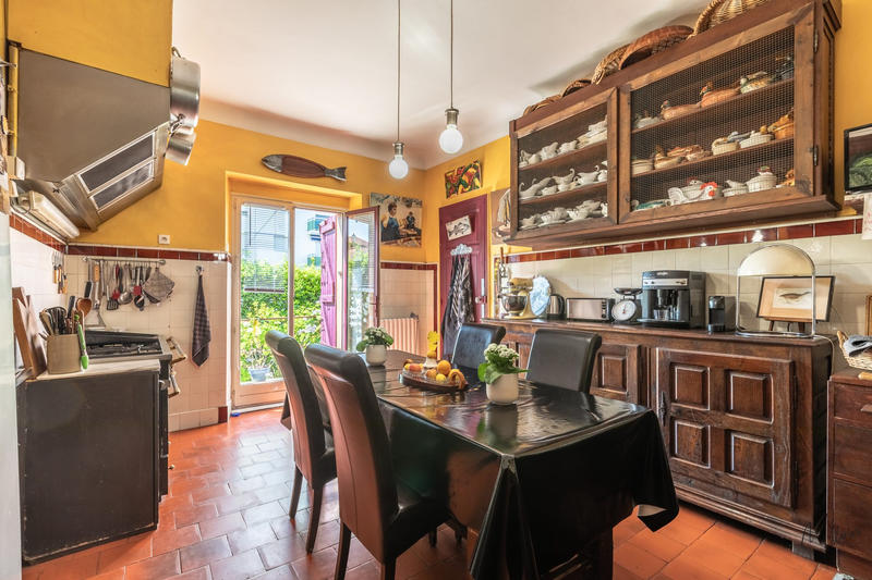 Maison - 214 m² - 6 pièces