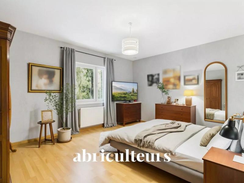 Propriété - 260 m² - 8 pièces