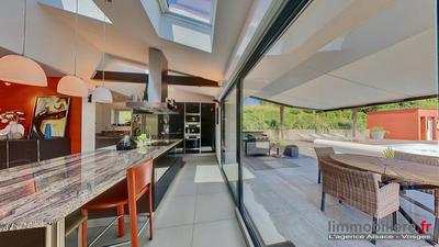 Maison - 270 m² - 5 pièces