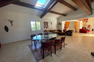 Maison - 300 m² - 7 pièces