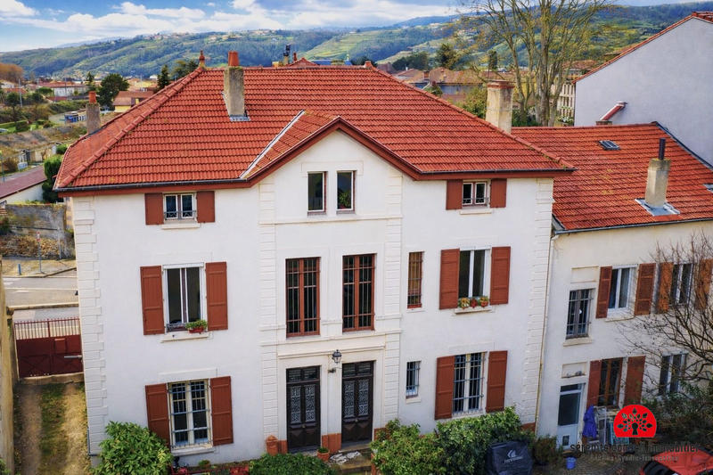 Maison - 360 m² - 9 pièces