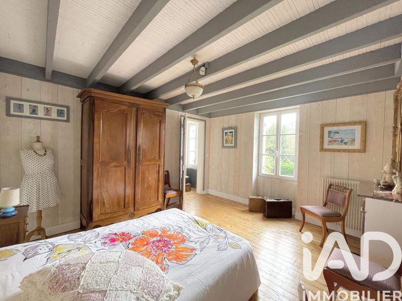 Maison - 230 m² - 9 pièces