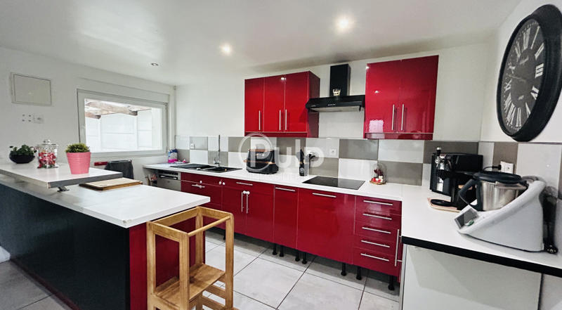 Maison - 160 m² - 9 pièces