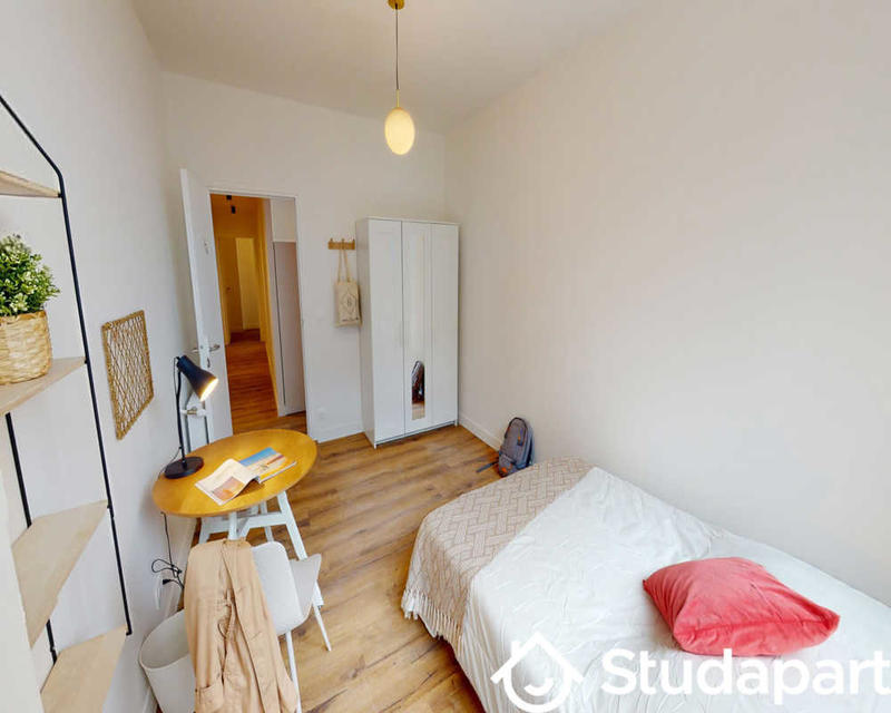 Chambre - 140 m² - 1 pièce