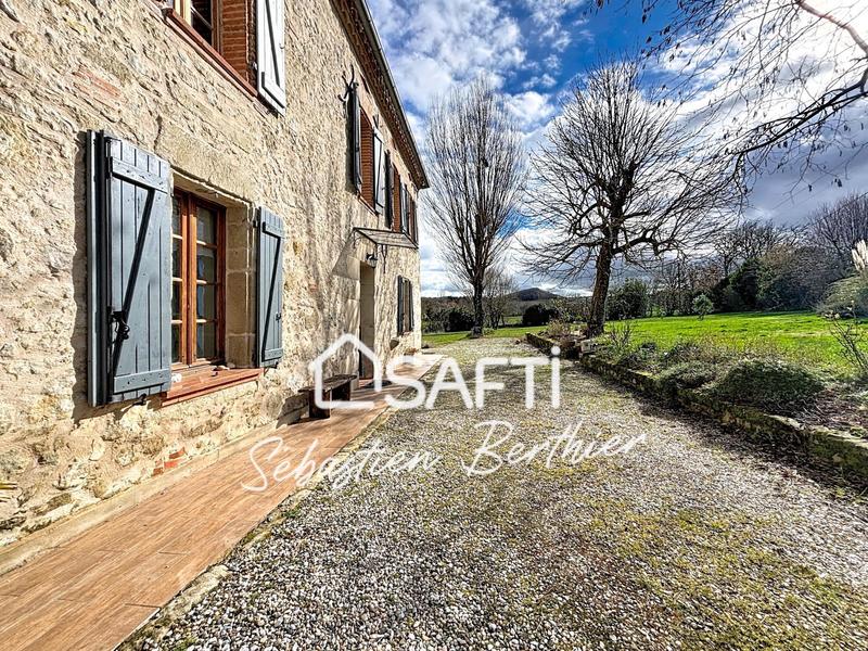 Maison - 237 m² - 7 pièces