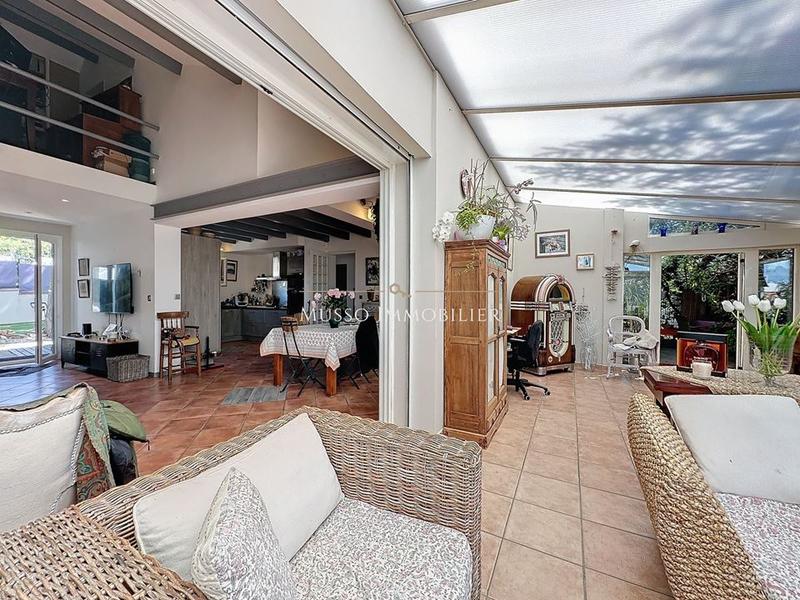 Maison traditionnelle - 215 m² - 5 pièces