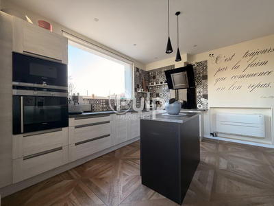 Maison - 300 m² - 10 pièces