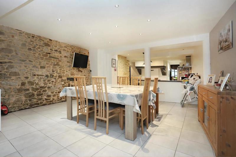 Maison - 324 m² - 8 pièces