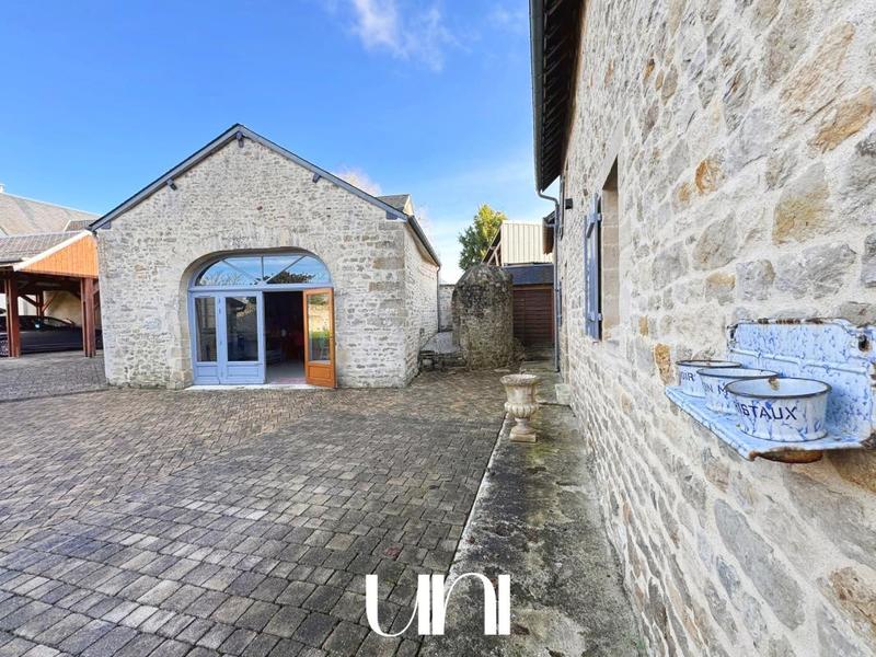 Maison - 220 m² - 5 pièces