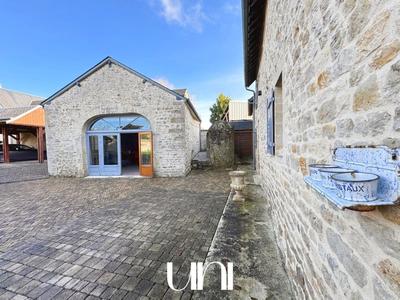 Maison - 220 m² - 5 pièces