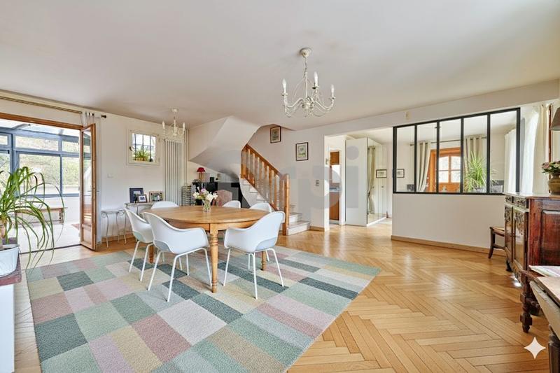 Maison - 202 m² - 7 pièces