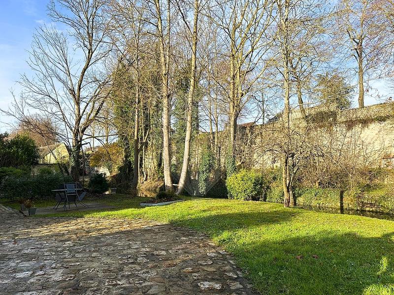 Propriété - 270 m² - 10 pièces