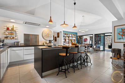 Maison - 230 m² - 8 pièces