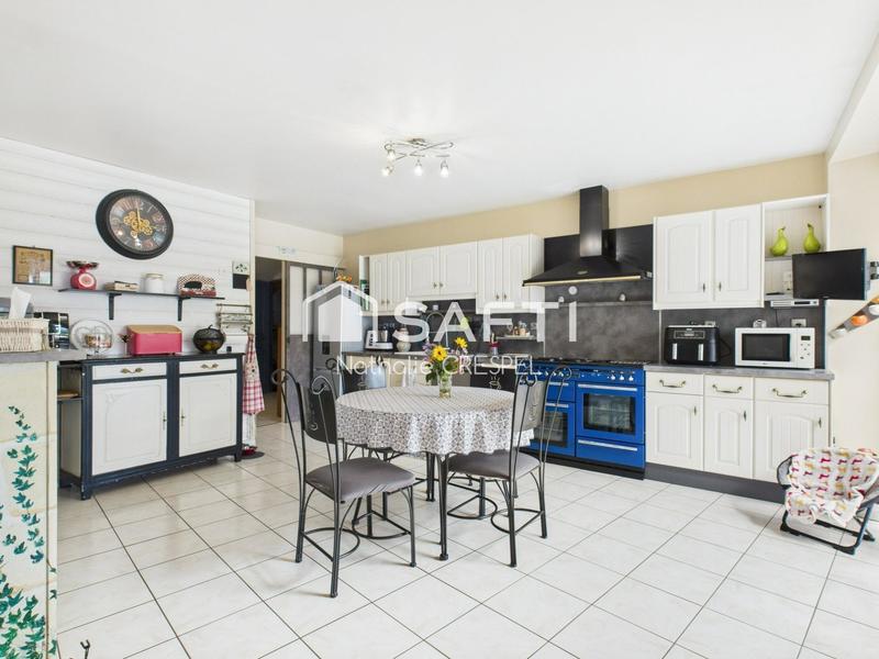 Maison - 320 m² - 8 pièces