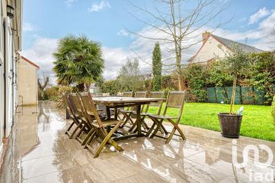 Maison - 300 m² - 10 pièces