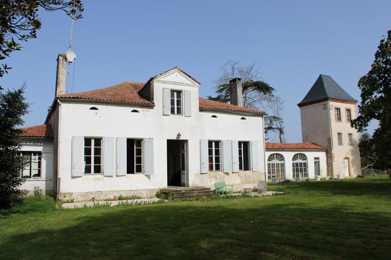 Maison - 350 m² - 10 pièces