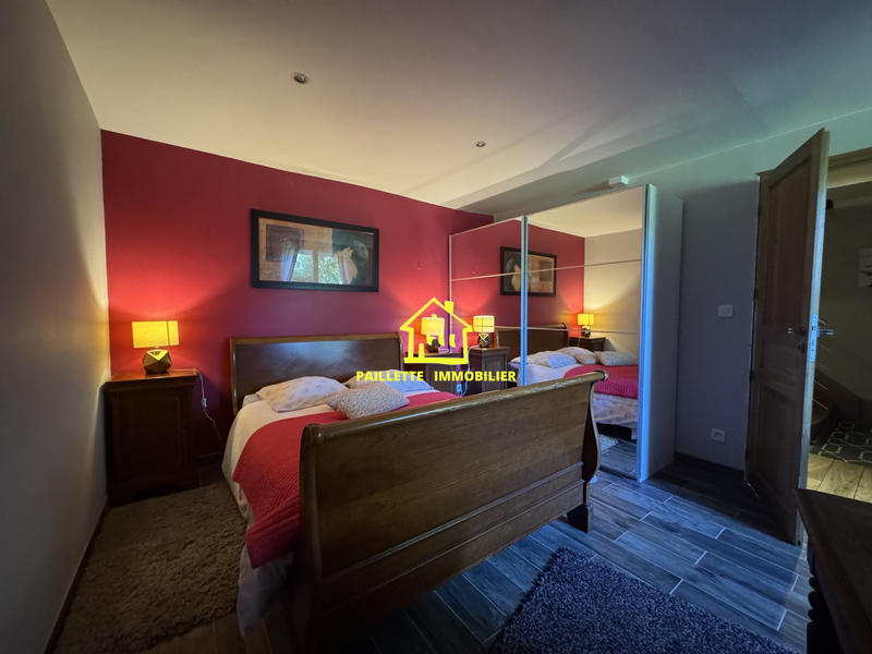 Maison traditionnelle - 355 m² - 7 pièces