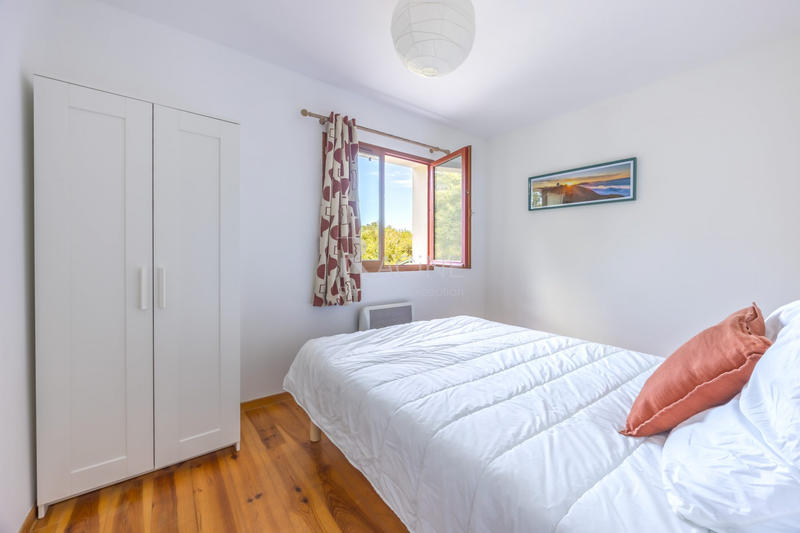 Maison - 214 m² - 8 pièces