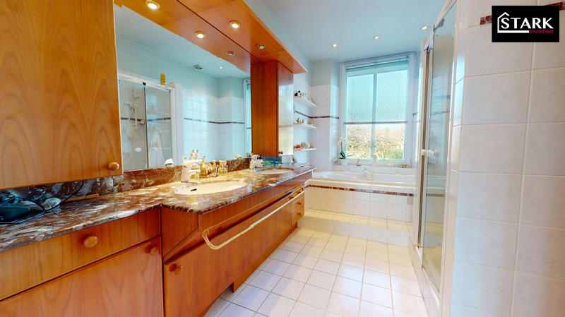 Maison ancienne - 235 m² - 8 pièces