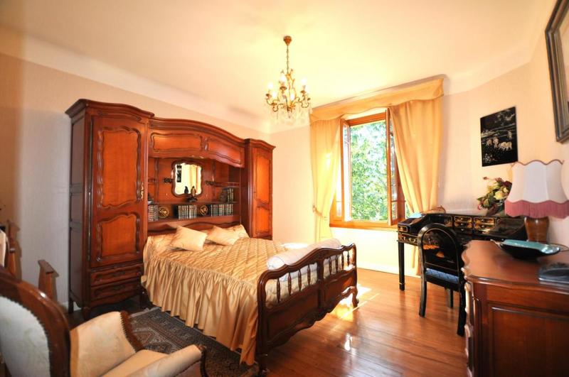 Maison de ville - 539 m² - 10 pièces