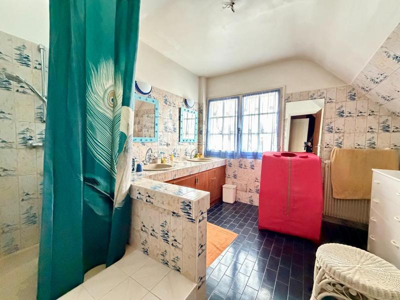 Maison - 235 m² - 6 pièces