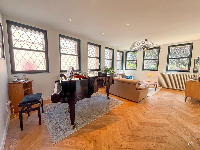 Maison - 311 m² - 10 pièces