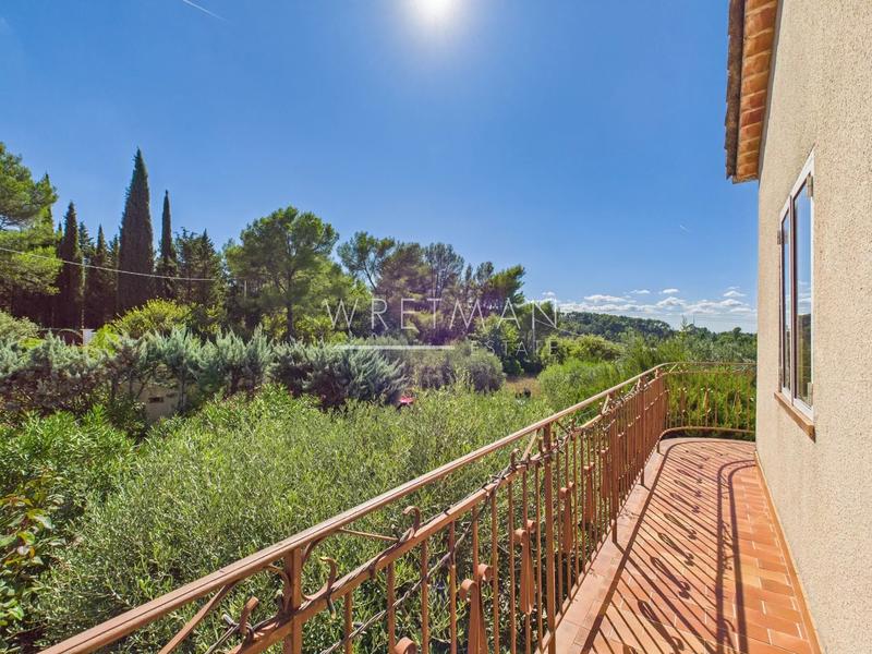 Villa - 192 m² - 8 pièces