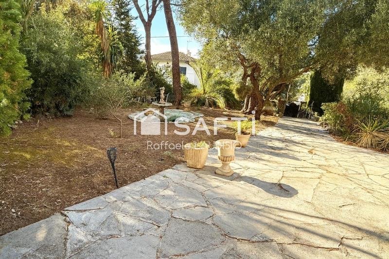 Maison - 210 m² - 6 pièces