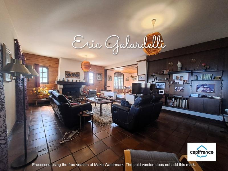 Maison - 328 m² - 12 pièces