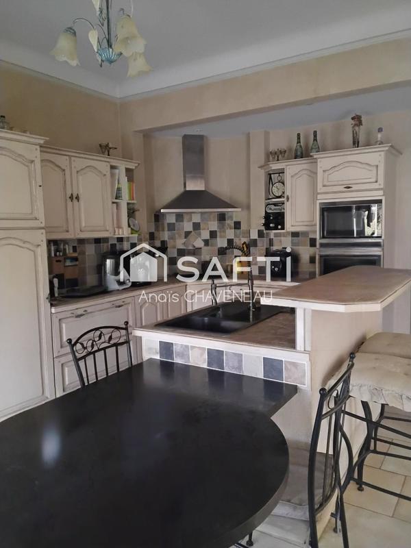 Maison - 280 m² - 8 pièces