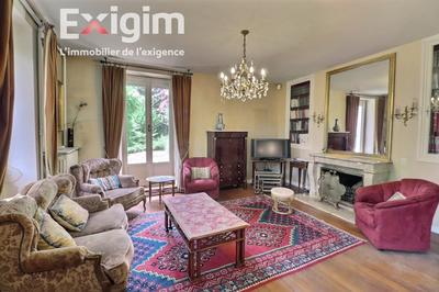 Maison - 330 m² - 9 pièces