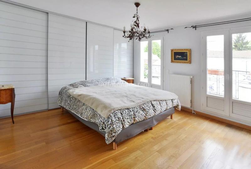 Maison - 207 m² - 8 pièces