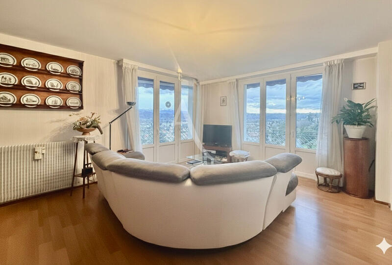 Appartement - 101 m² - 5 pièces