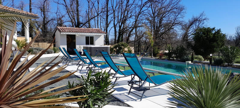 Maison - 235 m² - 8 pièces