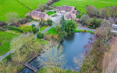 Propriété - 240 m² - 8 pièces