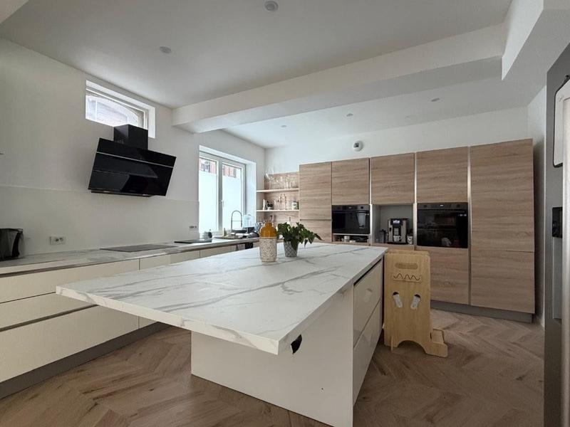 Maison - 211 m² - 6 pièces