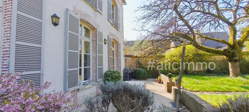 Maison - 334 m² - 14 pièces