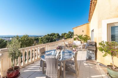 Villa - 260 m² - 9 pièces