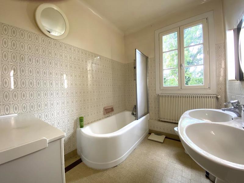 Maison ancienne - 202 m² - 8 pièces