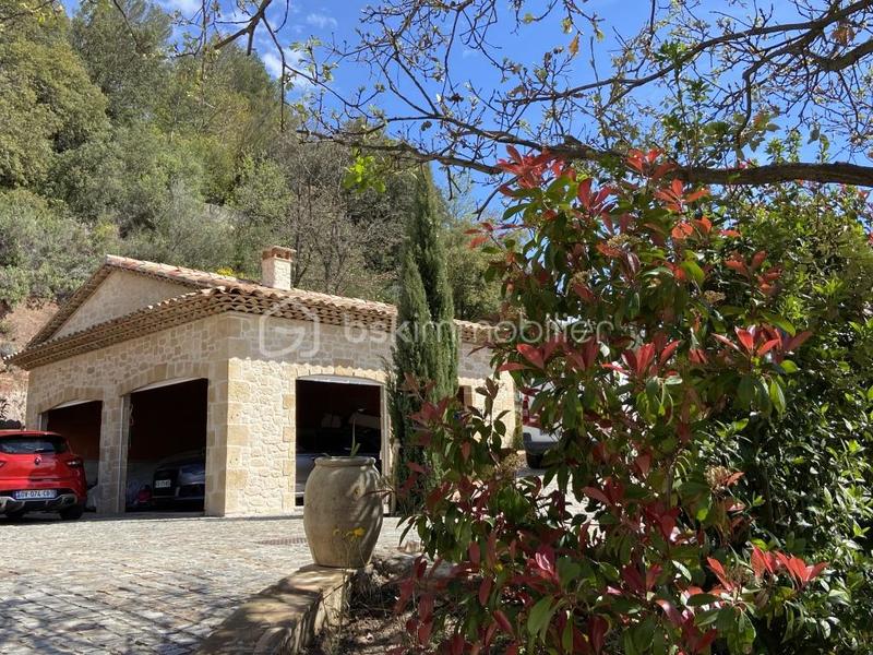 Demeure - 272 m² - 10 pièces