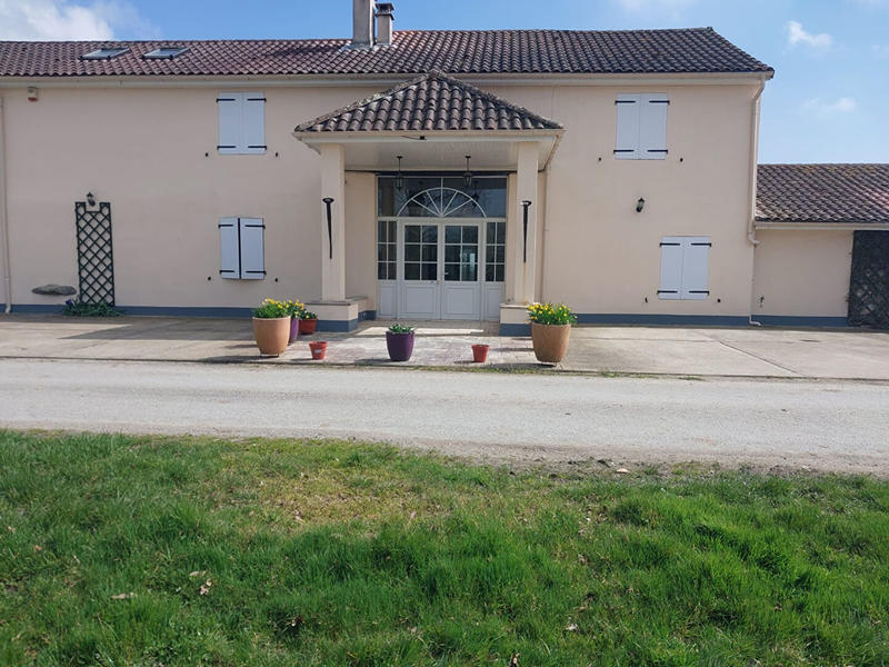 Maison - 377 m² - 8 pièces