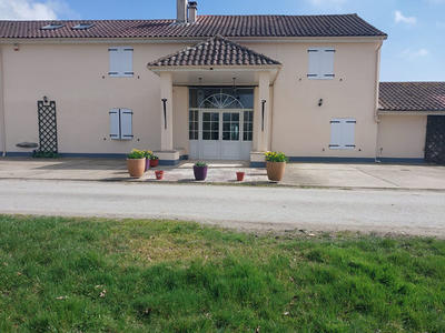 Maison - 377 m² - 8 pièces