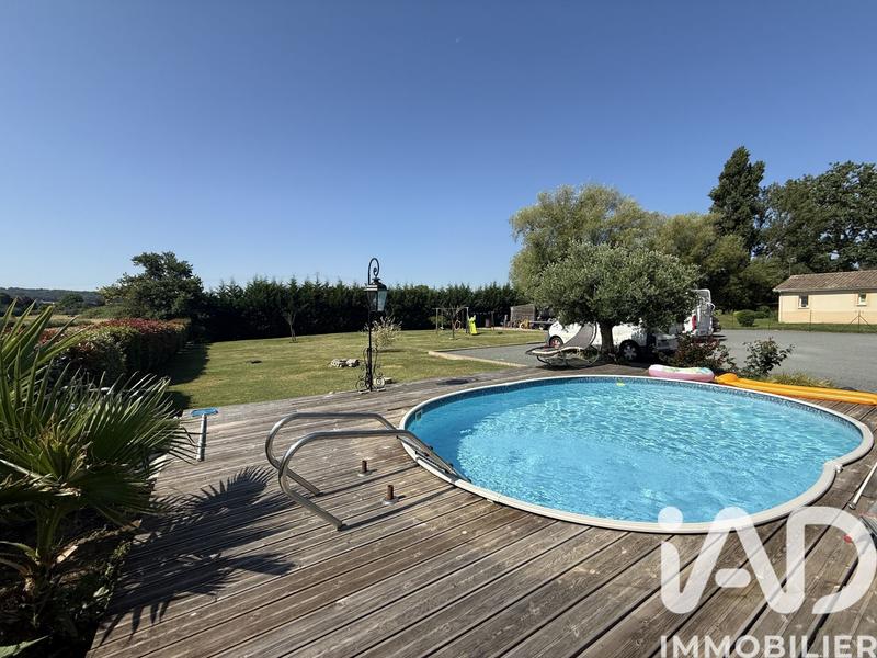 Maison - 2 017 m² - 5 pièces