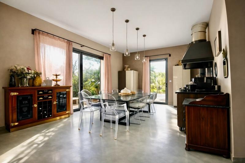 Maison - 240 m² - 5 pièces