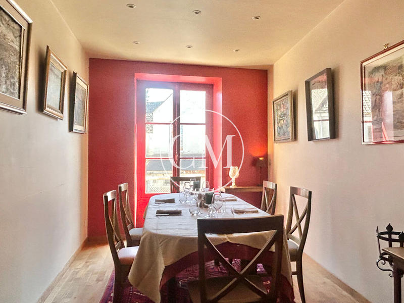 Local commercial - 250 m² - 8 pièces